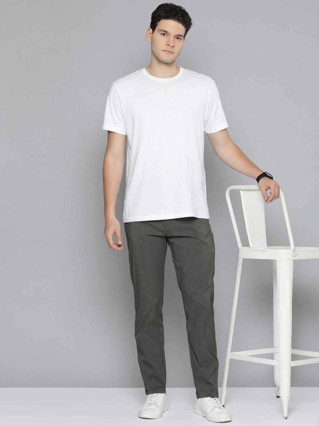 Men's Grey Regular Fit Trousers - b42d43ec-8abd-4d0c-9de9-fadc6222f0281727256158175-Levis-Men-Slim-Fit-Trousers-4601727256157548-4 View