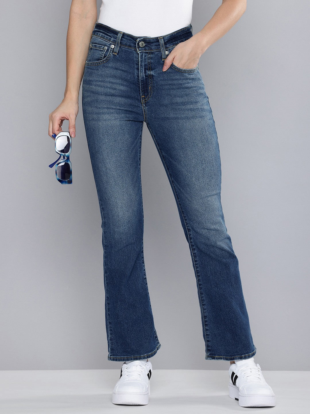 Women's 725 Blue Flared Fit High Rise Jeans - cec75225-0a74-4ab0-98fb-dc95491875021719560038317-Levis-Women-Jeans-5371719560037741-1 View