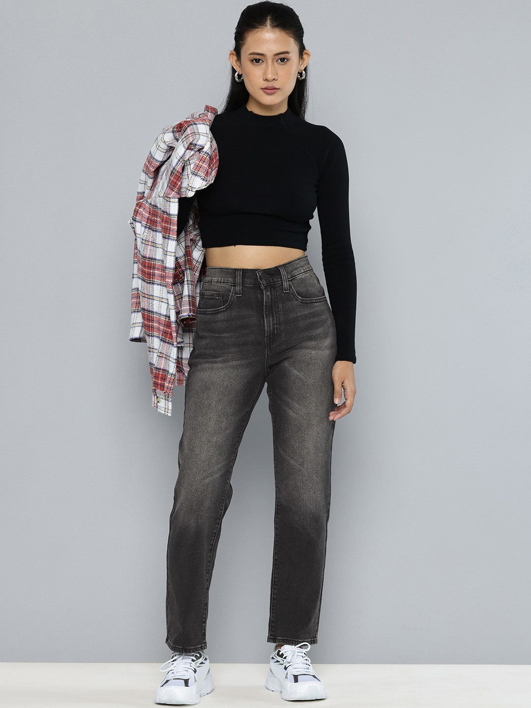 Women's 724 Black Slim Straight Fit High Rise Jeans