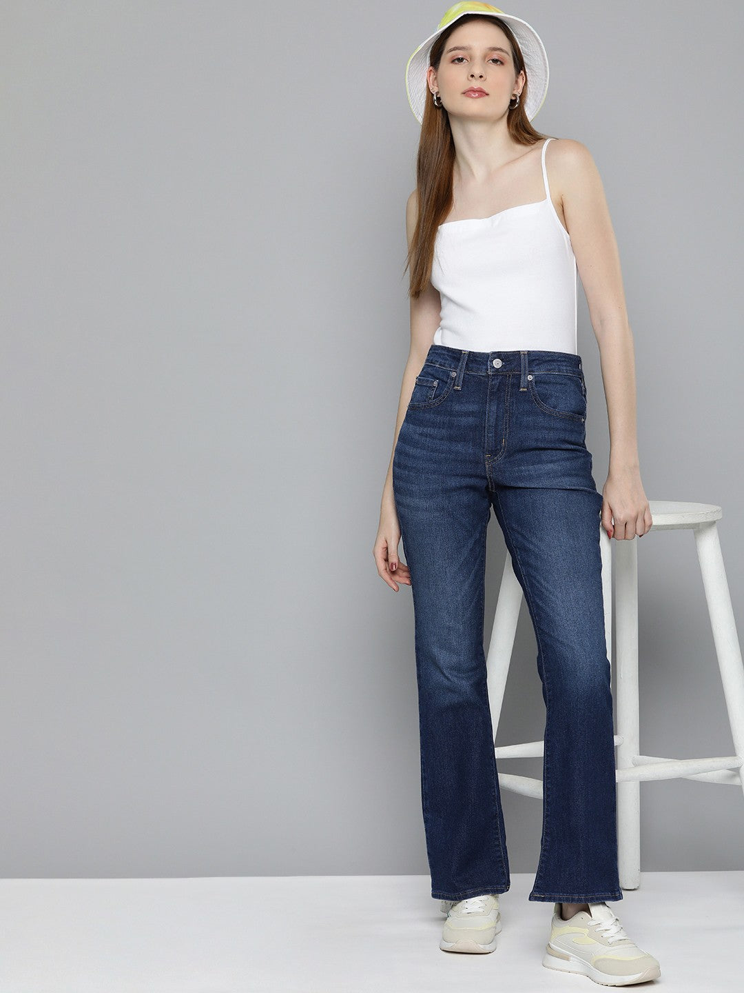 Women's 725 Blue Flared Fit High Rise Jeans - fd6bc225-05a8-4d7a-a58e-9442f6efe8ca1706853222140-Levis-Women-Jeans-3681706853221725-4 View